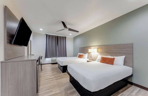 Eastside Promise Neighborhood Hotel | 2 Spacious Room w/Complimentary Breakfast Ideal for Group Business Trip