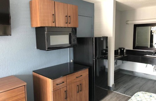 Arena District Hotel | 2 Spacious Studios Perfect for Families or Groups: Near San Antonio Prime Spots