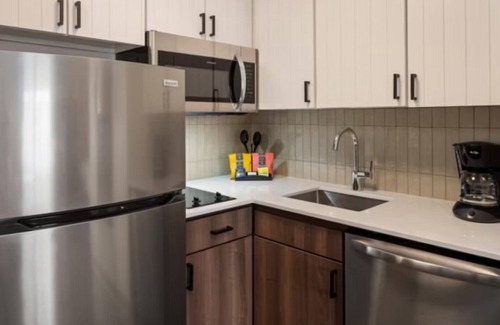 West Bloomington House | 2 Spacious Suites Near Mall of America, MSP Airport & Downtown Minneapolis
