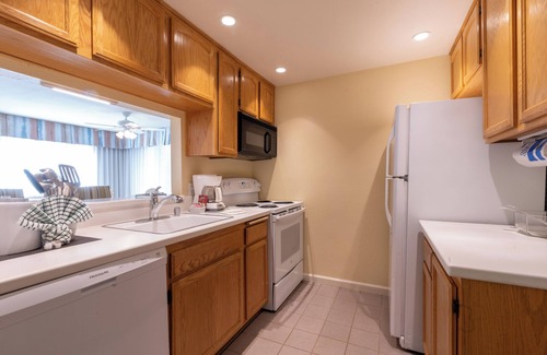 San Diego Country Estates Hotel | 2 Spacious Units | Full Kitchens & Pool Access | Ramona San Diego