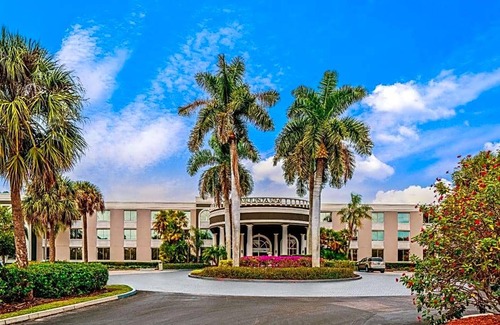 Naples Hotel | 2-Star Hotel ∙ La Quinta by Wyndham Naples Downtown