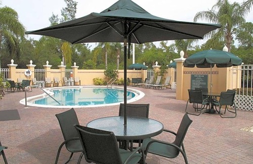 Naples Hotel | 2-Star Hotel ∙ La Quinta by Wyndham Naples Downtown