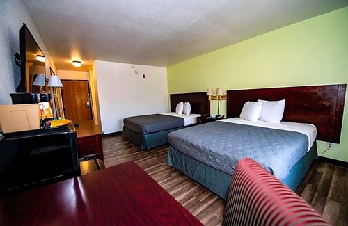Rustic Hills Hotel | 2-Star Hotel ∙ Rodeway Inn Central Colorado Springs