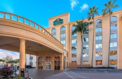 West Palm Beach Hotel | 2-Star Hotel ∙ La Quinta by Wyndham West Palm Beach Airport