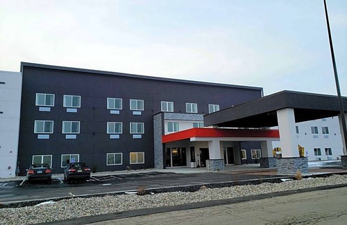 Wayland Hotel | 2-Star Hotel ∙ Best Western Plus Wayland Hotel
