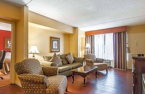 Auburn Hotel | 2-Star Hotel ∙ Clarion Inn & Suites University Center