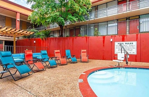 Auburn Hotel | 2-Star Hotel ∙ Clarion Inn & Suites University Center