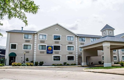 Huron Hotel | 2-Star Hotel ∙ Comfort Inn River's Edge