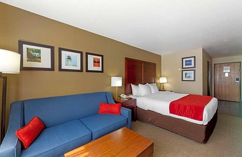 Huron Hotel | 2-Star Hotel ∙ Comfort Inn River's Edge