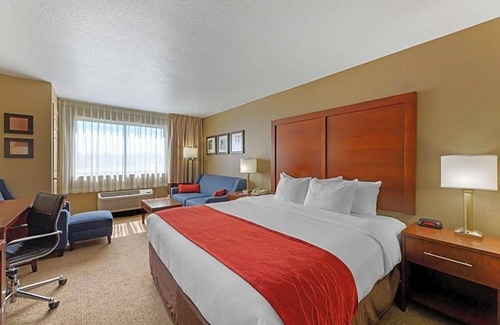 Huron Hotel | 2-Star Hotel ∙ Comfort Inn River's Edge