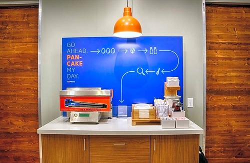 Dickson City Hotel | 2-Star Hotel ∙ Holiday Inn Express and Suites Dickson City, an IHG Hotel