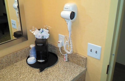 Dickson City Hotel | 2-Star Hotel ∙ Holiday Inn Express and Suites Dickson City, an IHG Hotel