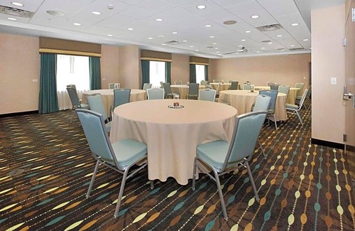 Bridgeville Hotel | 2-Star Hotel ∙ Hampton Inn Bridgeville