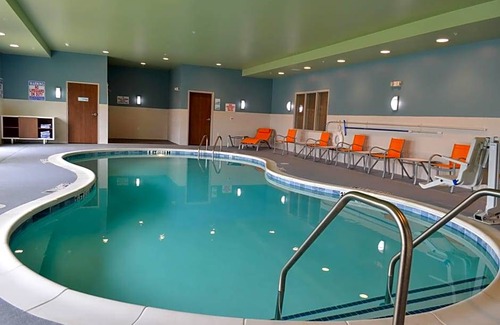 Umstead Hotel | 2-Star Hotel ∙ Holiday Inn Express & Suites Raleigh Airport - Brier Creek, an IHG Hotel
