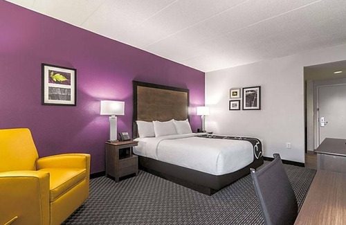 Salem Hotel | 2-Star Hotel ∙ La Quinta by Wyndham Salem NH
