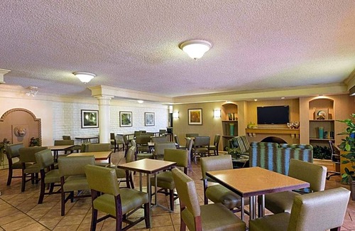 Lincoln Acres Hotel | 2-Star Hotel ∙ La Quinta Inn by Wyndham San Diego Chula Vista