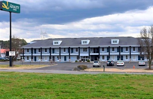 Scottsboro Hotel | 2-Star Hotel ∙ Quality Inn Scottsboro US/72-Lake Guntersville Area
