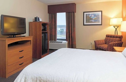 Norton Shores Hotel | 2-Star Hotel ∙ Hampton Inn Muskegon