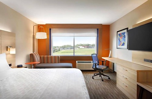 Port Wentworth Hotel | 2-Star Hotel ∙ Holiday Inn Express & Suites - Savannah N - Port Wentworth, an IHG Hotel