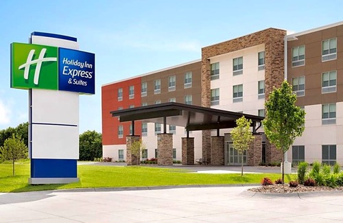 Port Wentworth Hotel | 2-Star Hotel ∙ Holiday Inn Express & Suites - Savannah N - Port Wentworth, an IHG Hotel