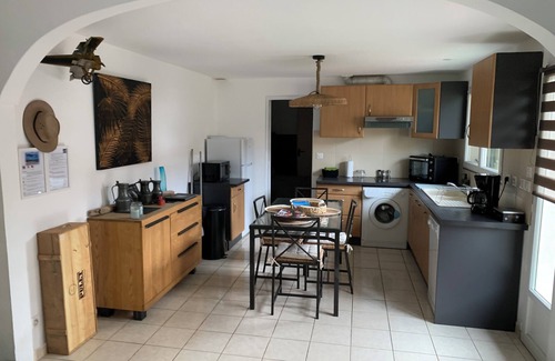 Frontignan House | 2-star house, La garrigue with jacuzzi, 5min from beaches.