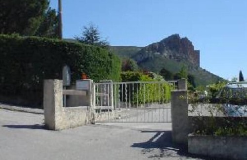Cassis Apartment | 2-star T2 garden apartment in a secure residence