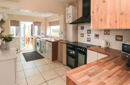 Buckton Cottage | 2 STATION COTTAGES, pet friendly, with open fire in Primrose Valley