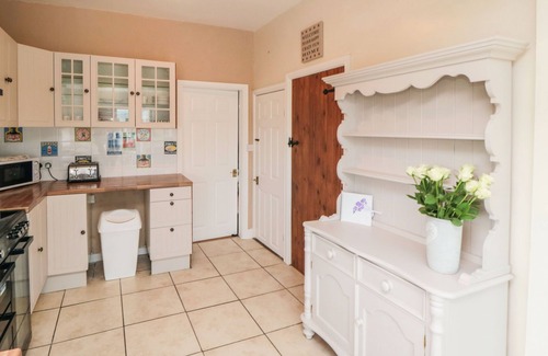 Buckton Cottage | 2 STATION COTTAGES, pet friendly, with open fire in Primrose Valley