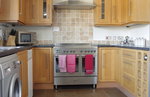 Helperthorpe Cottage | 2 steps to entrance.