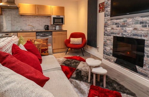 Gwersyllt Cottage | 2 Stoneleigh Cottage