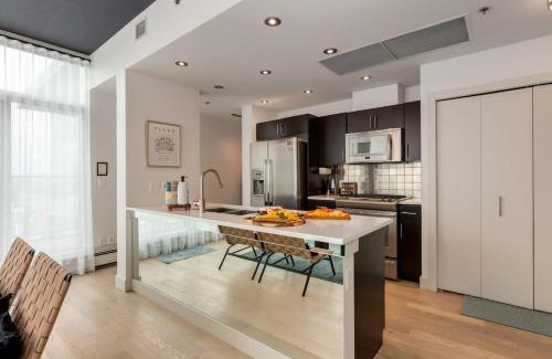 Beltline Apartment | 2 Storey Penthouse Panoramic Views Parking Stampede