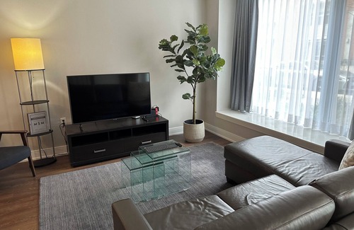 Garden District House | 2-Storey Townhome | Downtown | Free Parking | 100% Walk Score