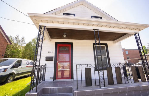 Cobourg House | 2 story, 2 bdrm, Cute and Small Loft, Mins to Beach and Lake
