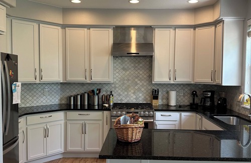 Lafayette House | 2-Story, 3 bed, 2.5 bath, Patio, Yard, Fireplace