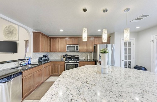 Round Rock House | 2 Story 4 Bedroom Modern Home near Kalahari Resort