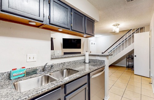Briarforest Condo | 2-story condo with pool, balcony, parking & great Briar Forest location-Dogs ok
