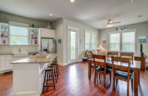Sailhouse House | 2-story dog-friendly home with balcony, W/D, gas grill & on-site outdoor pool