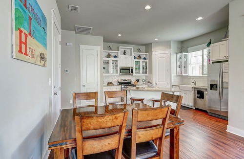 Sailhouse House | 2-story dog-friendly home with balcony, W/D, gas grill & on-site outdoor pool