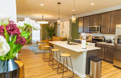 Indianapolis House | 2 Story New Build 4 Miles to Downtown 3 Miles to Speedway 8 Miles to Airport