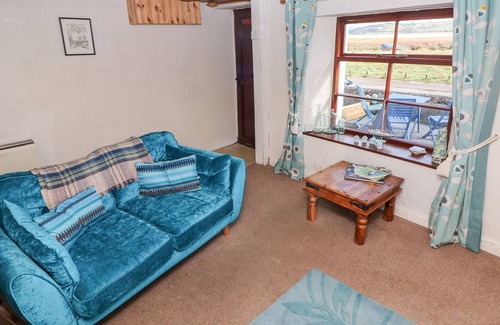Laugharne Cottage | 2 STRAND COTTAGES, pet friendly, with open fire in Laugharne