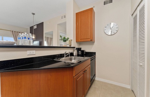 Florida Center Apartment | 2 Suites, Sleep 6, Kitchen, Near Epic Univ