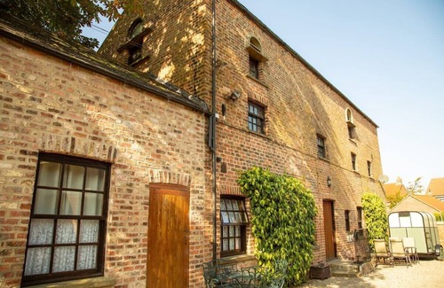 Bilbrough Apartment | 2, The Carriage House. Village Location. York 5m.
