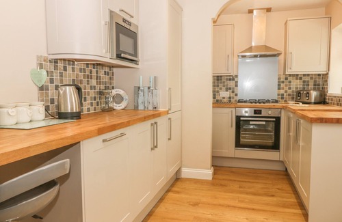 Robin Hood's Bay Cottage | 2 THE CLOSE, pet friendly, with a garden in Robin Hood’s Bay