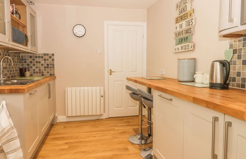 Robin Hood's Bay Cottage | 2 THE CLOSE, pet friendly, with a garden in Robin Hood’s Bay
