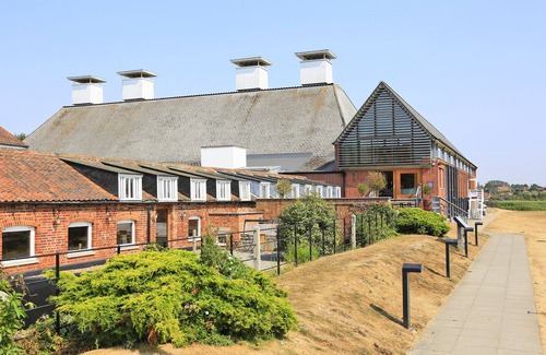 Saxmundham House | 2 The Courtyard - Two Bedroom House, Sleeps 4