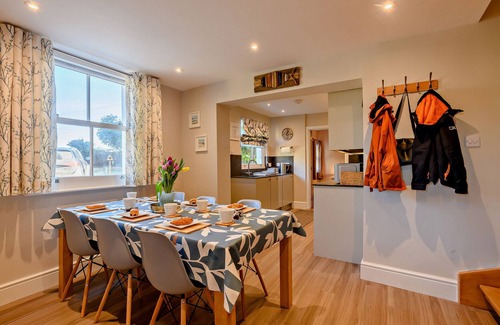 Irstead House | 2 Thurnside - Three Bedroom House, Sleeps 6