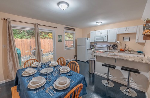 Saylorsburg House | 2 Townhomes near Hiking & Fun!*Fireplace*Patio*