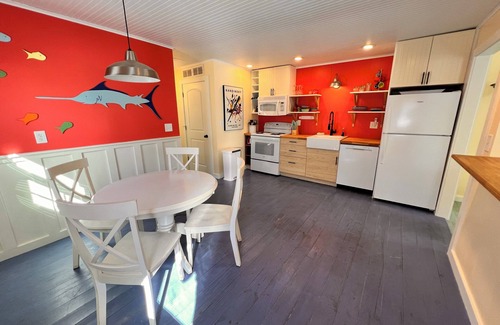 Bradenton Beach Cottage | 2-Unit Beach to Bay Cottage.Not Grandma's place! 100 feet to Beach