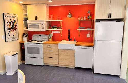 Bradenton Beach Cottage | 2-Unit Beach to Bay Cottage.Not Grandma's place! 100 feet to Beach