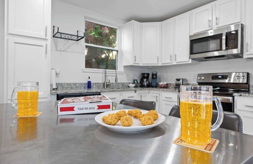 Phoenix Hill Apartment | 2-UNIT Eco Container Stay for Couples & Small Fam!